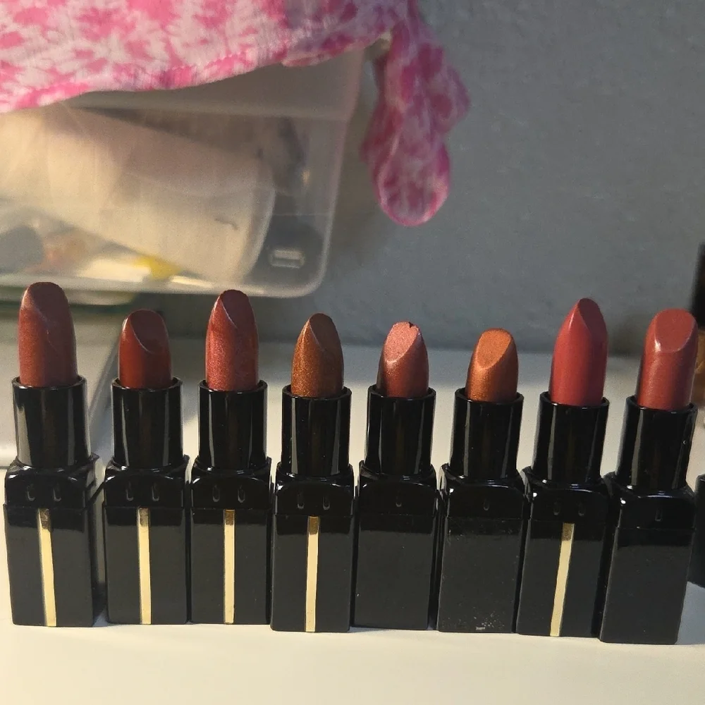 Artistry Lipstick Set in Neutral to Deep Shades Set 8
